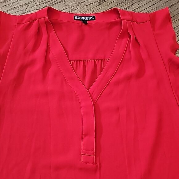 XS red ruffle blouse Express - Picture 2 of 7